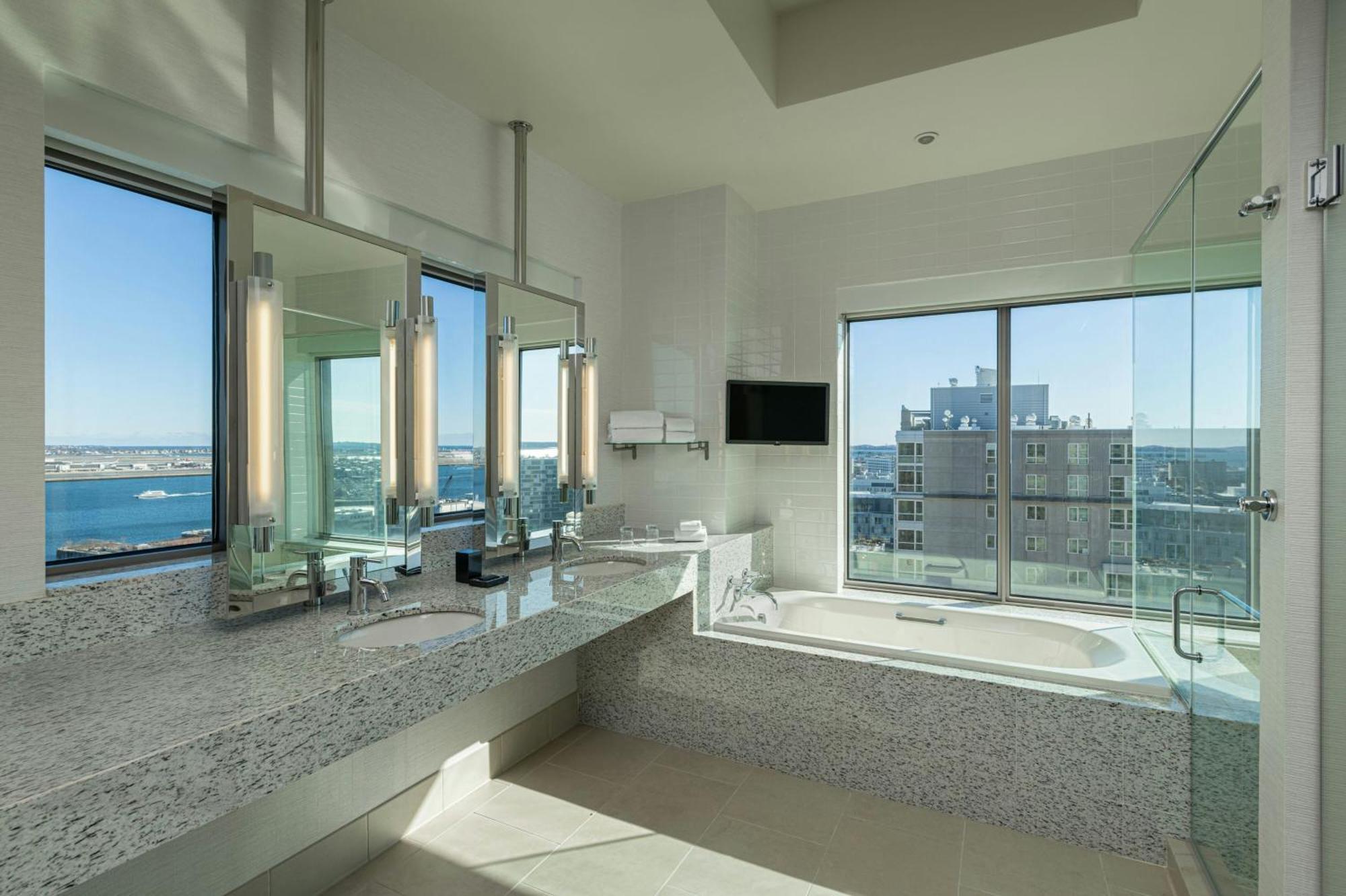 Renaissance Seaport District 4*
